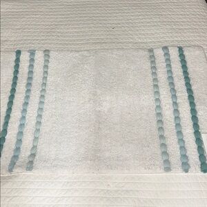 20"x30" Geometric Cotton Tufted Bath Rug Green white 34 x 21 new with tags